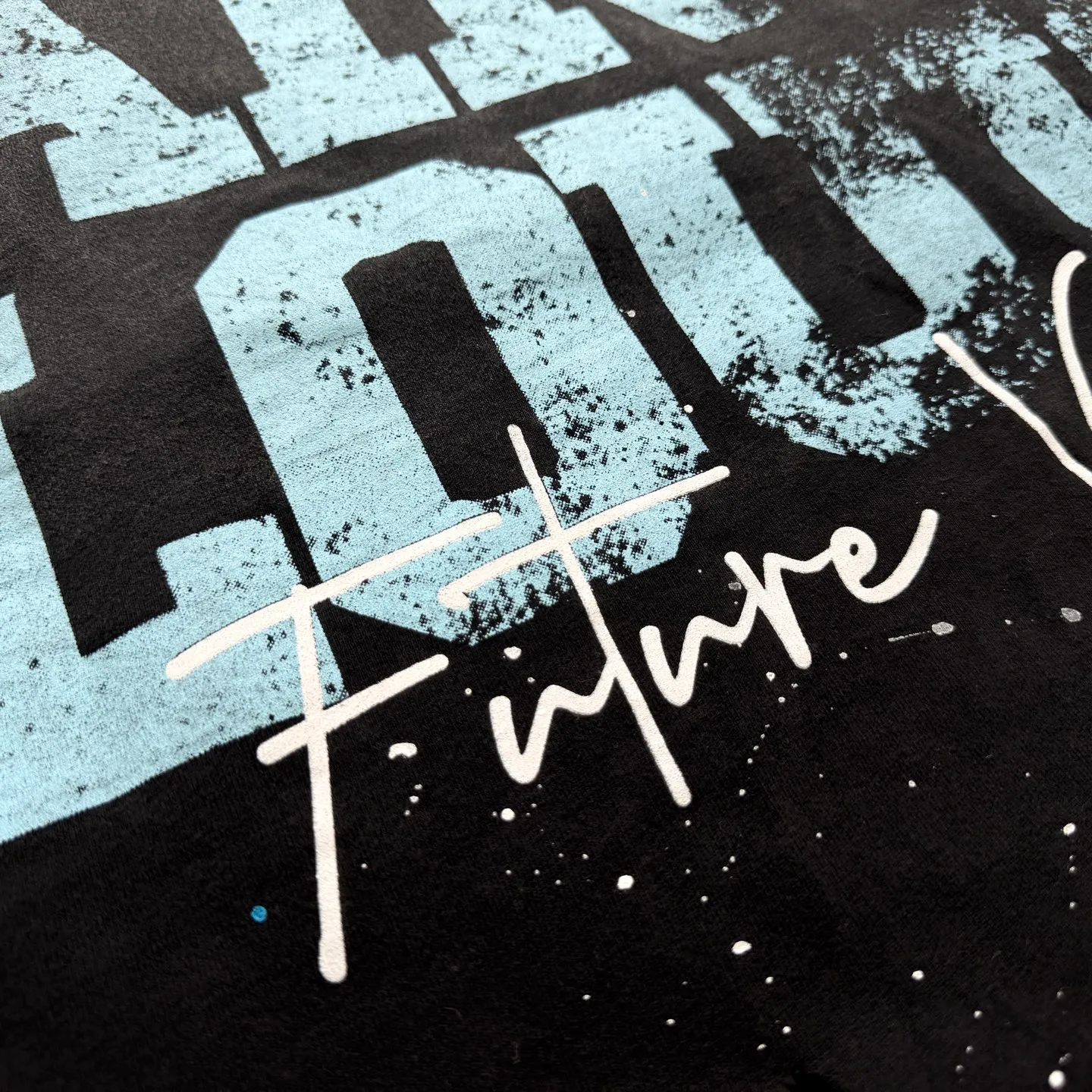 P138 #【Two Colors】CTS-108 Saint Street Dirty street graffiti style T-shirt. Ready-made hand-painted splash ink + multi-position manual destruction + heavy Assute fermentation mill spray horse wash process. Full of retro and high-end feeling. Size: S M L XL